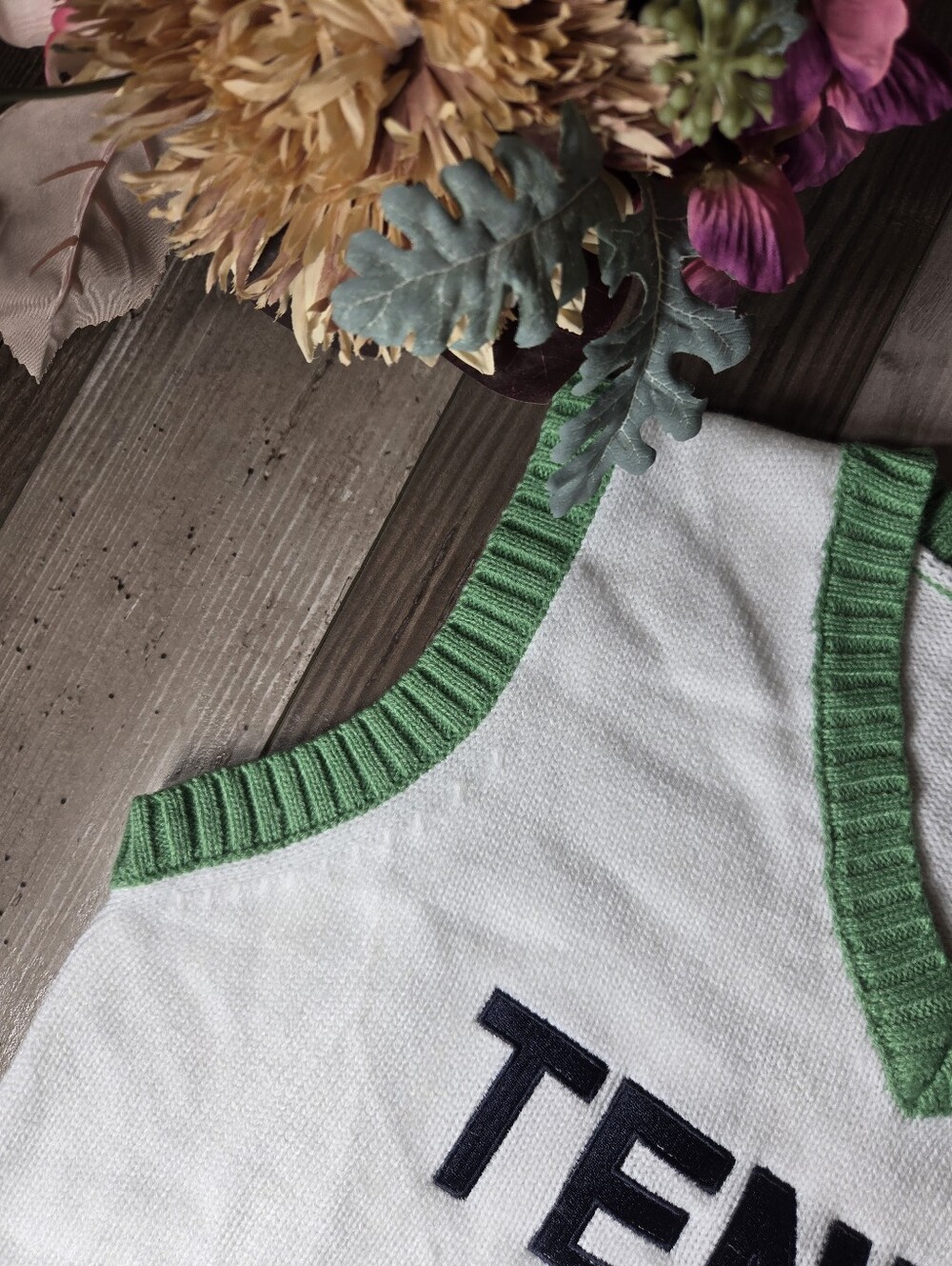 NWT RUNWAY ATHLETICS Knit “TENNIS” V‑Neck Sweater Vest White & Green Size XS - Picture 9 of 15